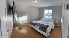 Tabla de planchar con plancha, wifi gratis y ropa de cama 