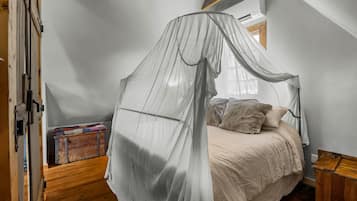 Escritorio, wifi y ropa de cama