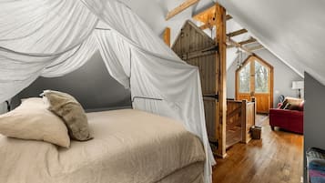 Desk, WiFi, bed sheets