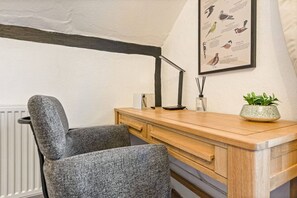 1 bedroom - The George Inn Hotel Rooms - Room 5 (Great Missenden)