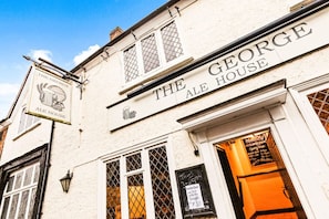 Apartment | 1 bedroom - The George Inn Hotel Rooms - Room 5 (Great Missenden)