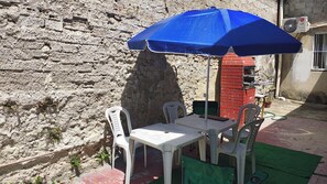 Outdoor dining - House in São Domingos, Niterói (Niterói)