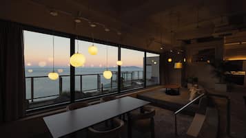 Suíte luxo, sauna seca, vista para o oceano | Vista do quarto