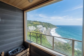 Family Suite, Sauna, Ocean View | Bathroom | Separate tub and shower, spring water tub, free toiletries, hair dryer - IZU RETREAT by Onko Chishin (Higashiizu)