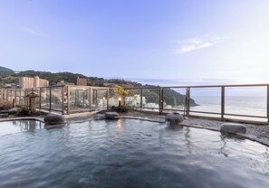Deluxe Suite, Sauna, Ocean View | Bathroom amenities | Separate bathtub and shower, spring water bathtub, free toiletries - IZU RETREAT by Onko Chishin (Higashiizu)