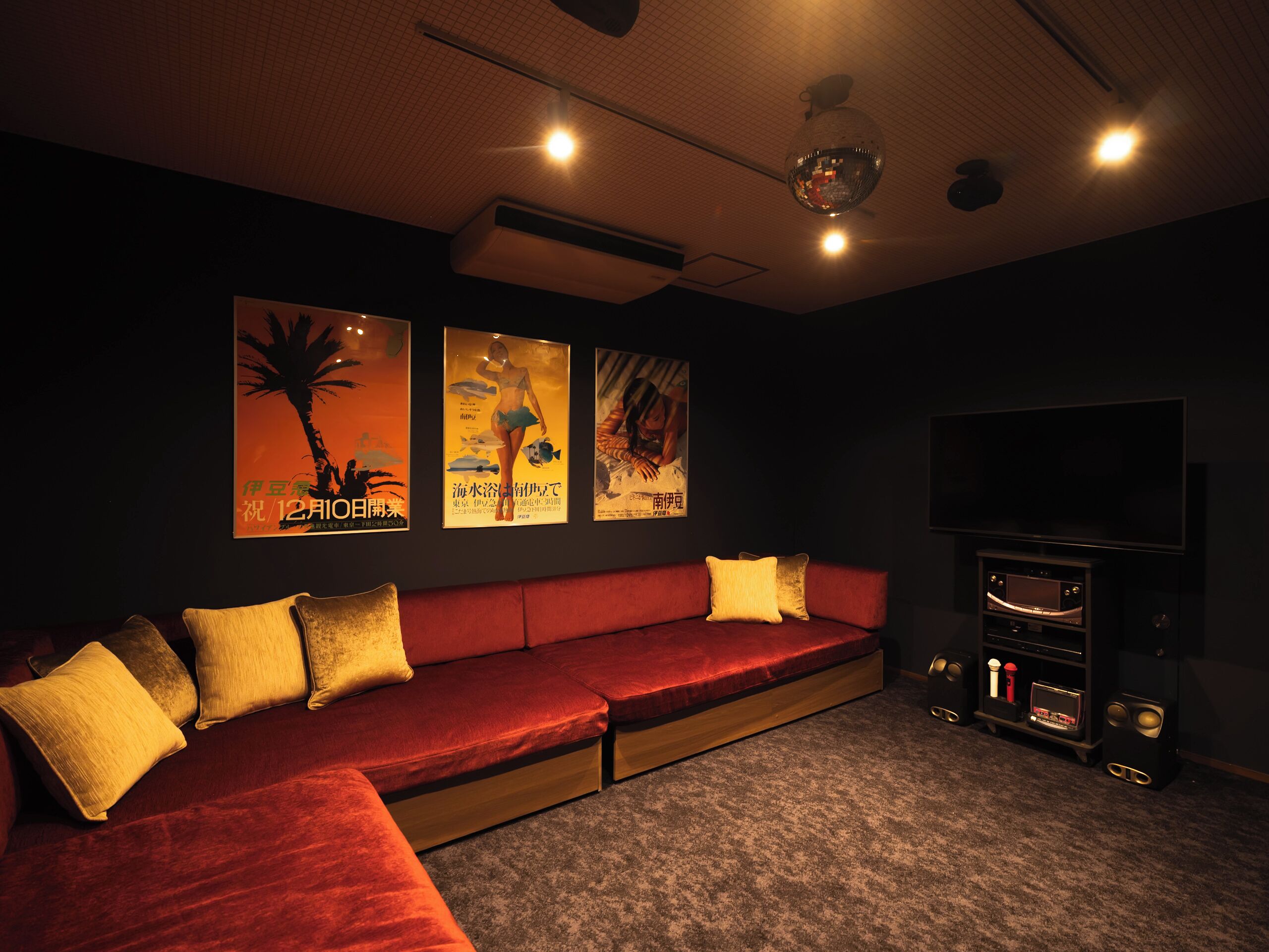 Hypo-allergenic bedding, down duvets, free minibar items, desk