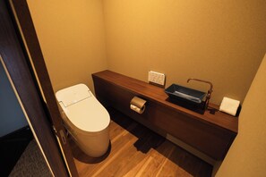 Family Suite, Sauna, Ocean View | Hypo-allergenic bedding, down comforters, free minibar items, desk - IZU RETREAT by Onko Chishin (Higashiizu)