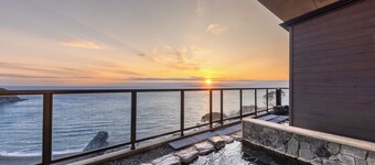 IZU RETREAT by Onko Chishin