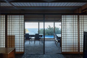 Interior - IZU RETREAT by Onko Chishin (Higashiizu)