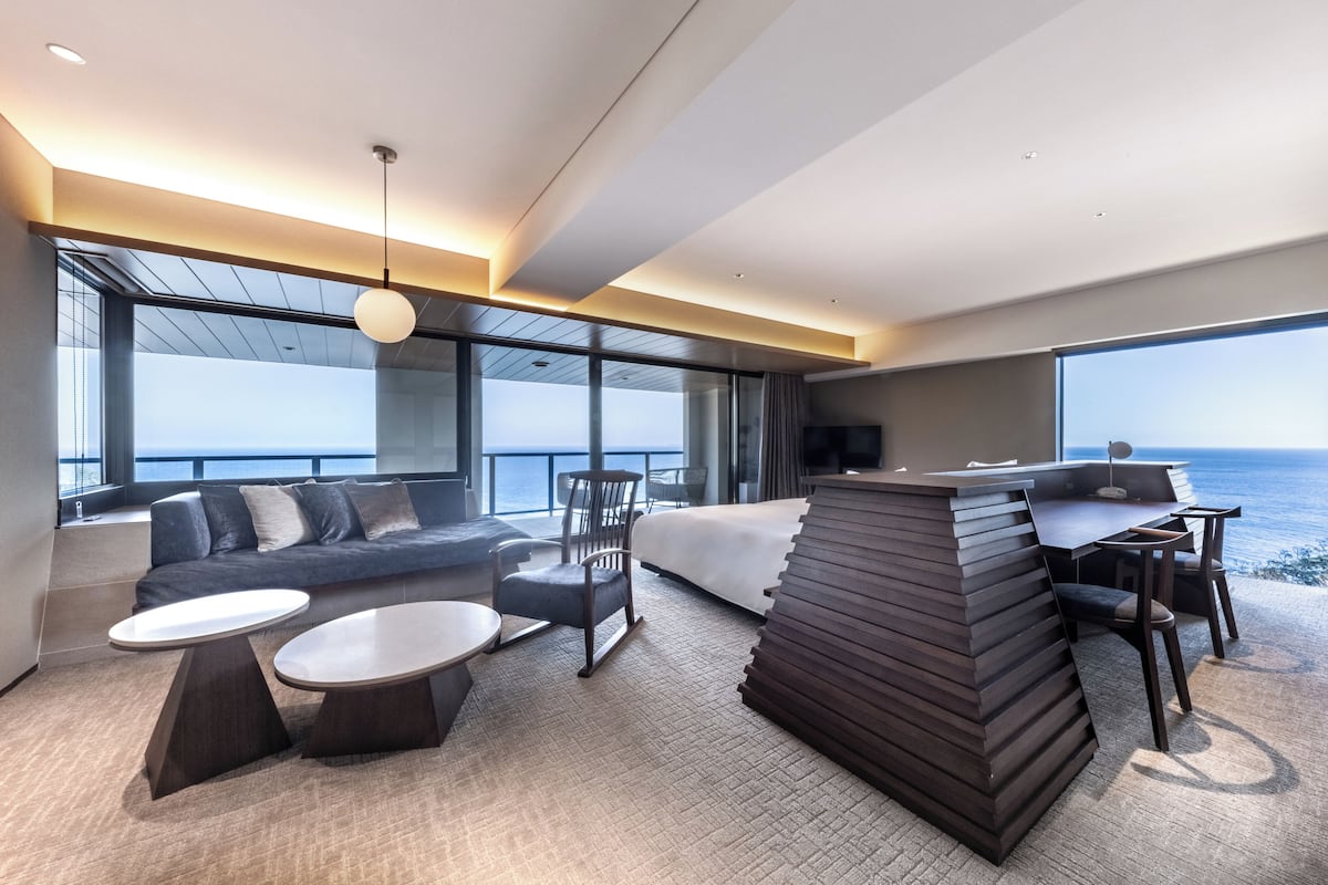 奢華套房, 桑拿, 海景 | 防敏寢具、羽絨被、迷你吧贈品、書桌