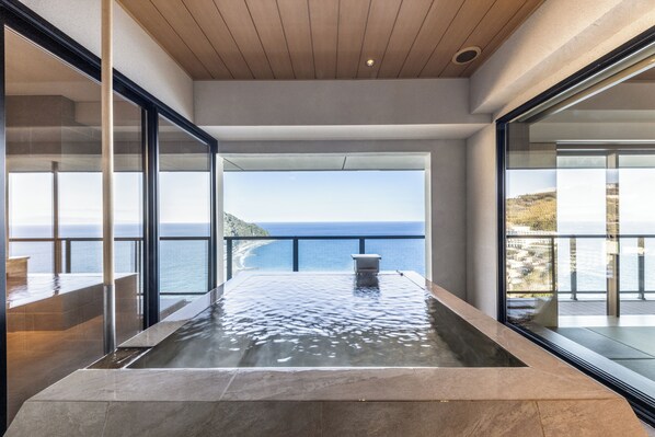 Superior Room, Private Bathroom, Ocean View | Bathroom | Separate tub and shower, spring water tub, free toiletries, hair dryer - IZU RETREAT by Onko Chishin (Higashiizu)