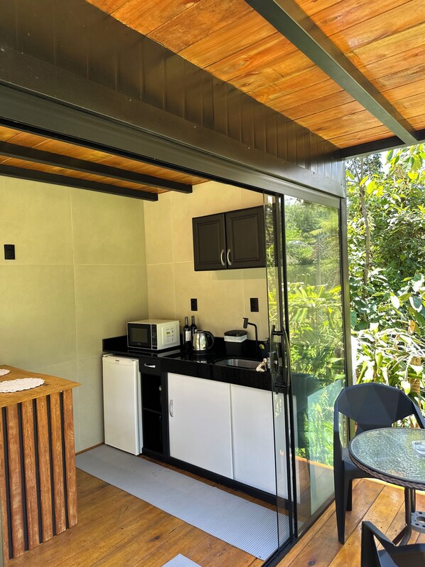 Private kitchen - Chalé Imperial Nova Friburgo, 10 minutes from the city center, we are pet friendly. (Nova Friburgo)