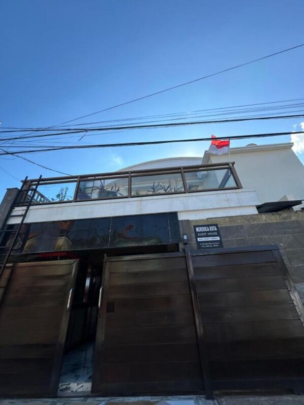 Front of property - Merdeka Kuta Guesthouse (Badung)