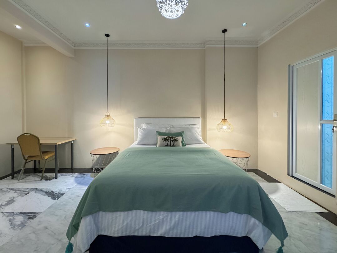 Desk, laptop workspace, free WiFi