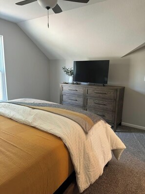 مكواة/لوح كي وواي فاي وملاءات أسرّة