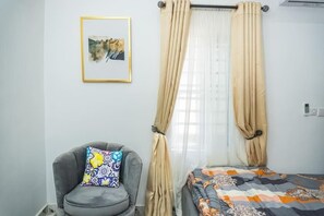 Iron/ironing board, WiFi, bed sheets