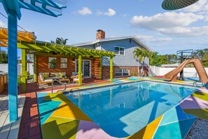 Outdoor pool - FUN - Hot tub, Mini Pickleball and Basketball, Full Arcade, Waterslide & Theatre (Largo)