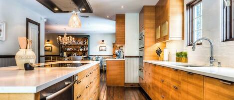 Microondas, horno, parrilla de estufa y lavavajillas