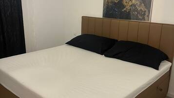 Fer et planche Ă repasser, draps fournis