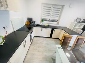 Private kitchen - Serene 1-bedroom apartment in charming Lottstetten perfect for relaxing (Lottstetten)