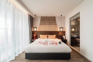 Basic Studio, Balcony, Ocean View | Blackout drapes, soundproofing, free WiFi, bed sheets