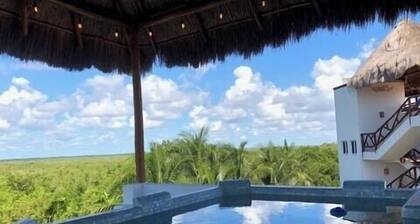 Coastal Serenity: Jungle View and VIP Jacuzzi