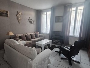 Living area - Comfortable house near thermal baths and downtown (ROCHEFORT)