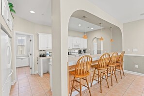 Fridge, microwave, stovetop, dishwasher - Sleeps 44! Walk to Beach • Private Pool • BBQ (North Myrtle Beach)