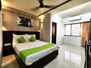 Deluxe Double Room - Hotel Express Airoli (Navi Mumbai)