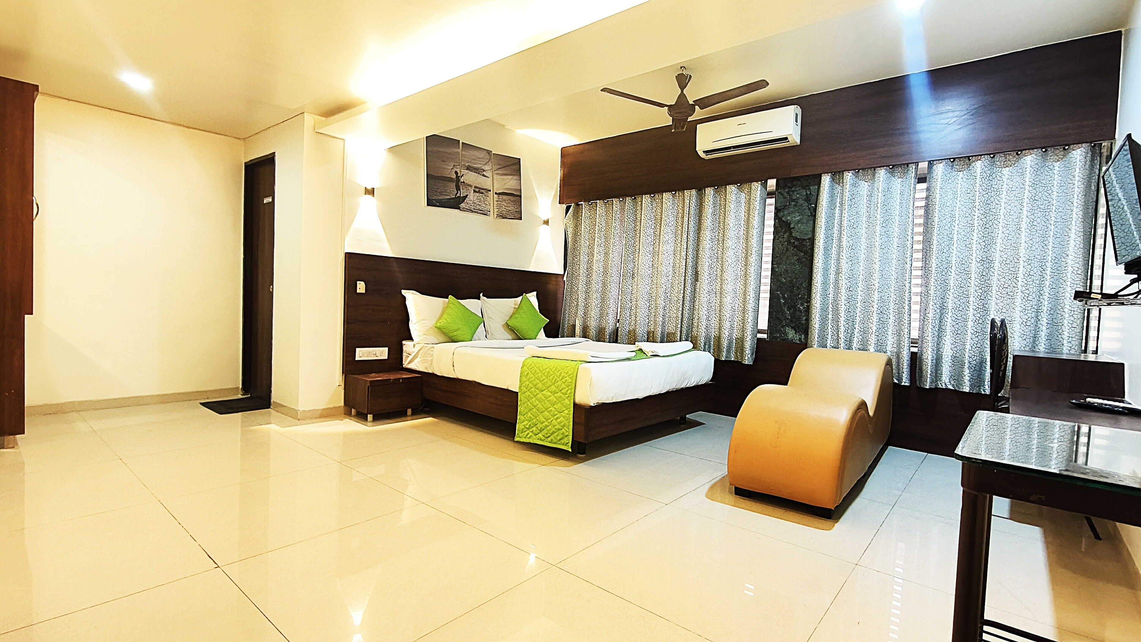 Economy Double Room | In-room safe, desk, laptop workspace