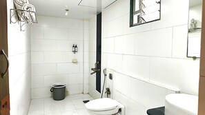 Deluxe Double or Twin Room | Bathroom | Shower, towels, soap, shampoo - Hotel Airoli Mindspace Airoli (Navi Mumbai)