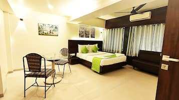 In-room safe, desk, laptop workspace