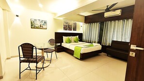 Executive Room | In-room safe, desk, laptop workspace, rollaway beds - Hotel Express Airoli (Navi Mumbai)