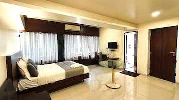 Economy Double Room | In-room safe, desk, laptop workspace