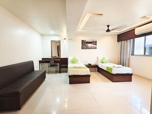 Deluxe Double or Twin Room | In-room safe, desk, laptop workspace - Hotel Express Airoli (Navi Mumbai)