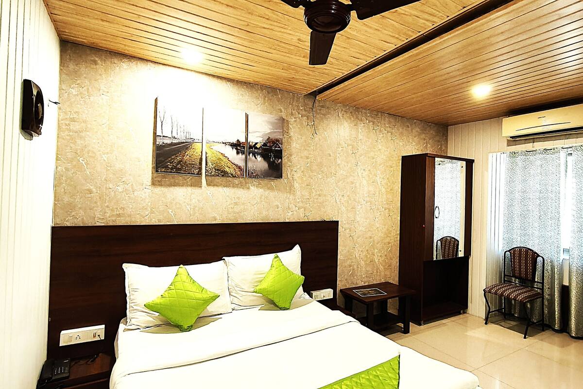 Deluxe Room | In-room safe, desk, laptop workspace, rollaway beds (surcharge)