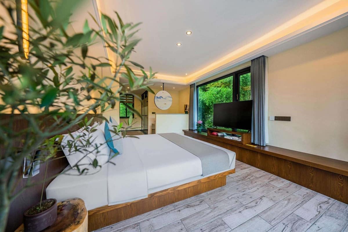 Habitación doble Prestigio, balcón, vista a la colina | Escritorio, wifi gratis y ropa de cama