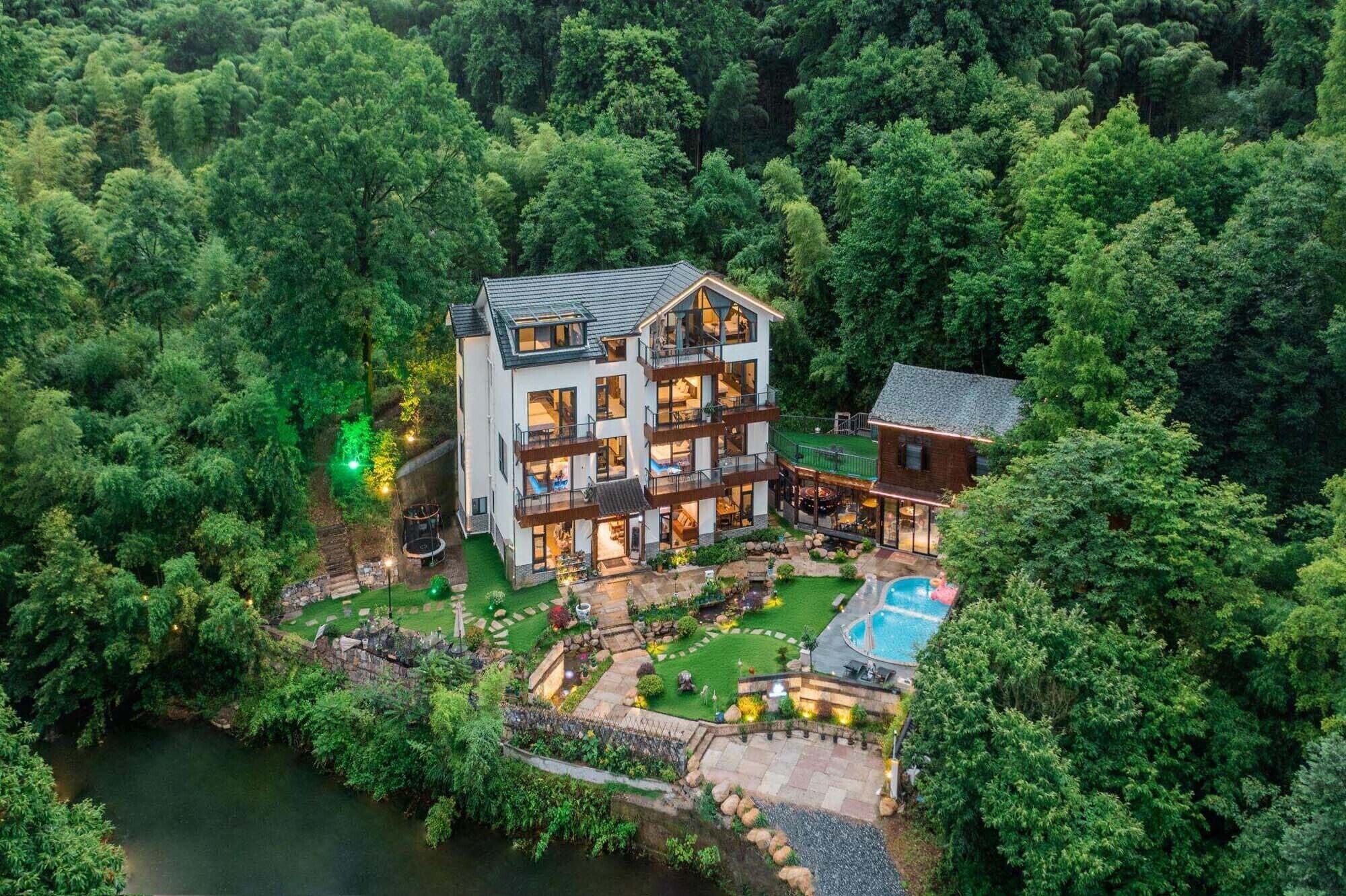 Executive Villa, Balcony, Hill View | Front of property