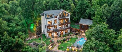 Executive Villa, Balcony, Hill View | Desk, free WiFi, bed sheets