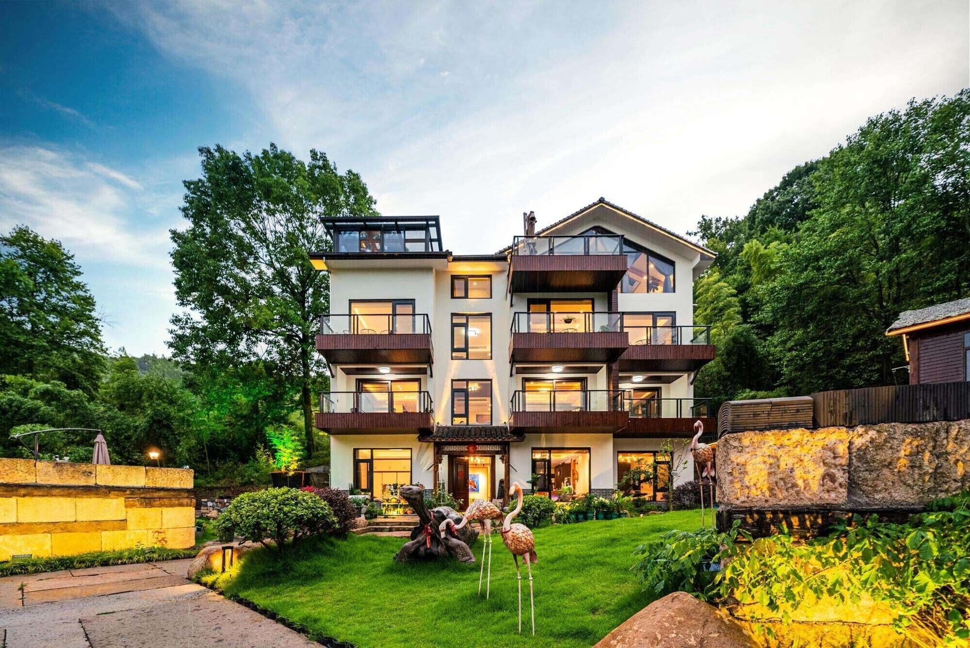 Executive Villa, Balcony, Hill View | Front of property