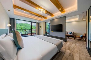 Superior Suite, Balcony, Hill View