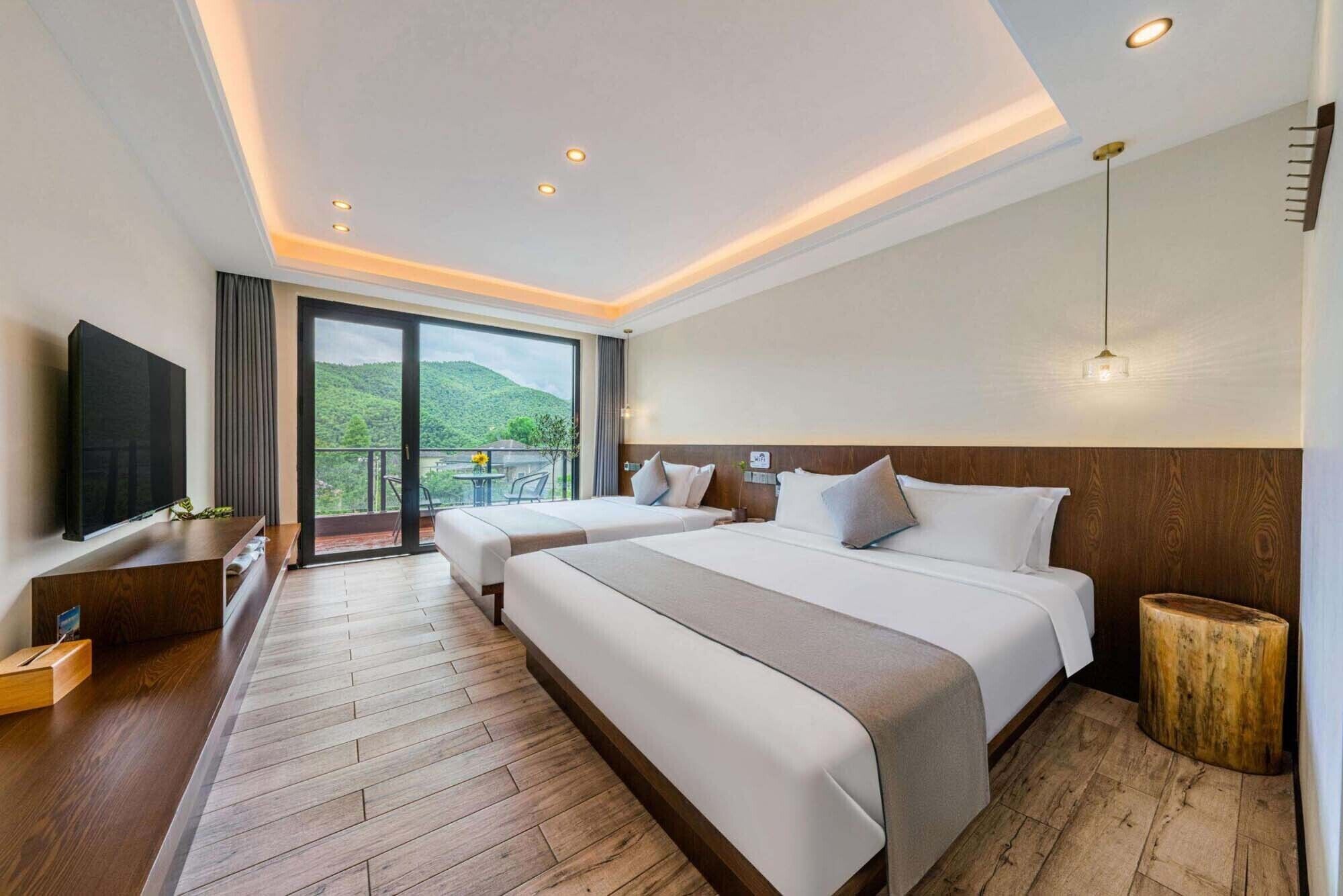 Desk, free WiFi, bed sheets