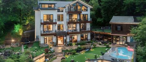 Vila Eksekutif, balkon, pemandangan bukit | Meja kerja, Wi-Fi gratis, dan seprai linen