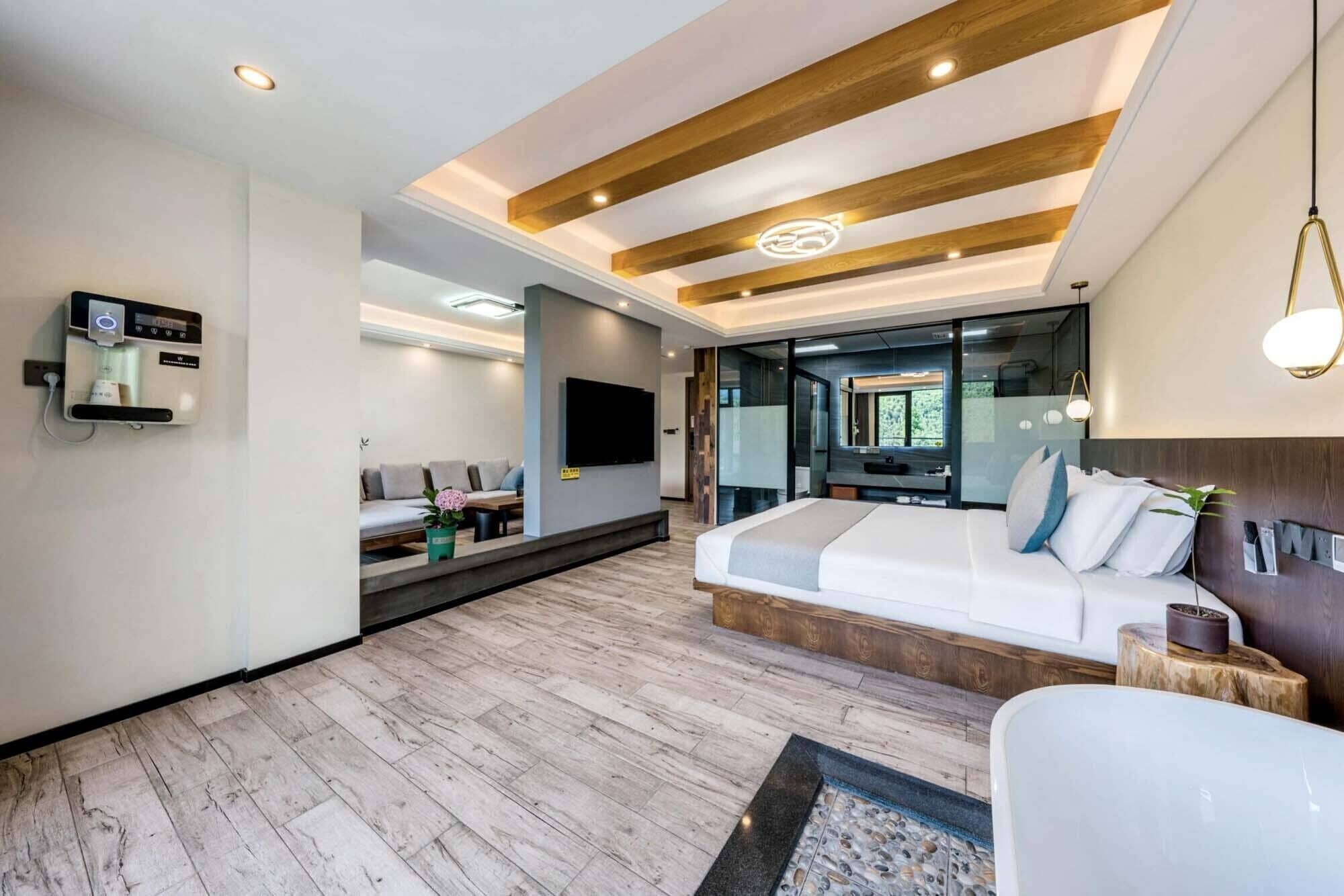 Desk, free WiFi, bed sheets