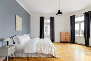 Iron/ironing board, WiFi, bed sheets - Blueground | Landstraße, view, nr Belvedere (Vienna)