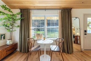 House | 3 bedrooms - Creekside on Shope hot tub Fire pit (Asheville)