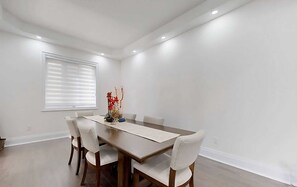 Dining - A cozy getaway for a quiet relaxing spell. (Vaughan)