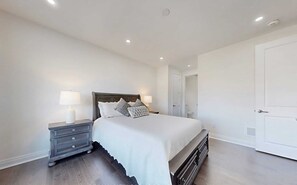 Iron/ironing board, WiFi, bed sheets - A cozy getaway for a quiet relaxing spell. (Vaughan)
