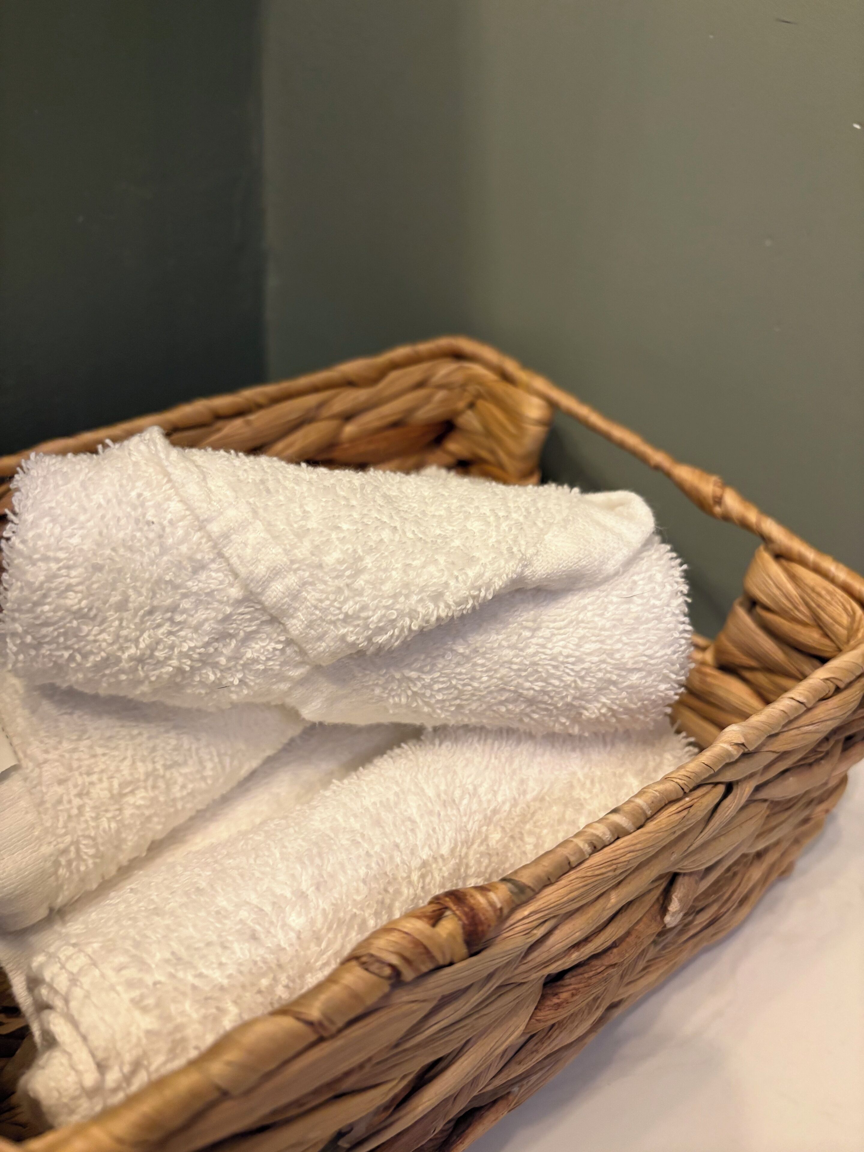 Haartrockner, Handtücher, Toilettenpapier