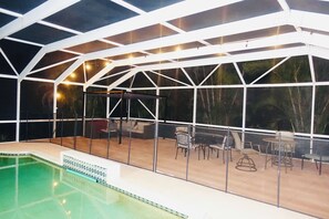 Outdoor pool - Beautiful 5 bedroom/ 3 bathroom pool home, on 1.29 acres in West Palm Beach. (West Palm Beach)
